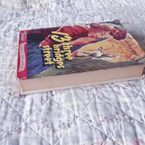 1945 Girls Mystery Book 13 Three Bridges Street Dorothea Moore - Picture 4 of 7